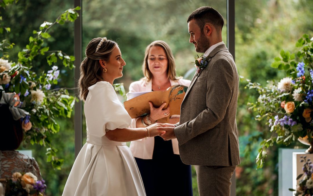 Celebrant or Registry Office? How to Choose the Perfect Wedding Ceremony for You